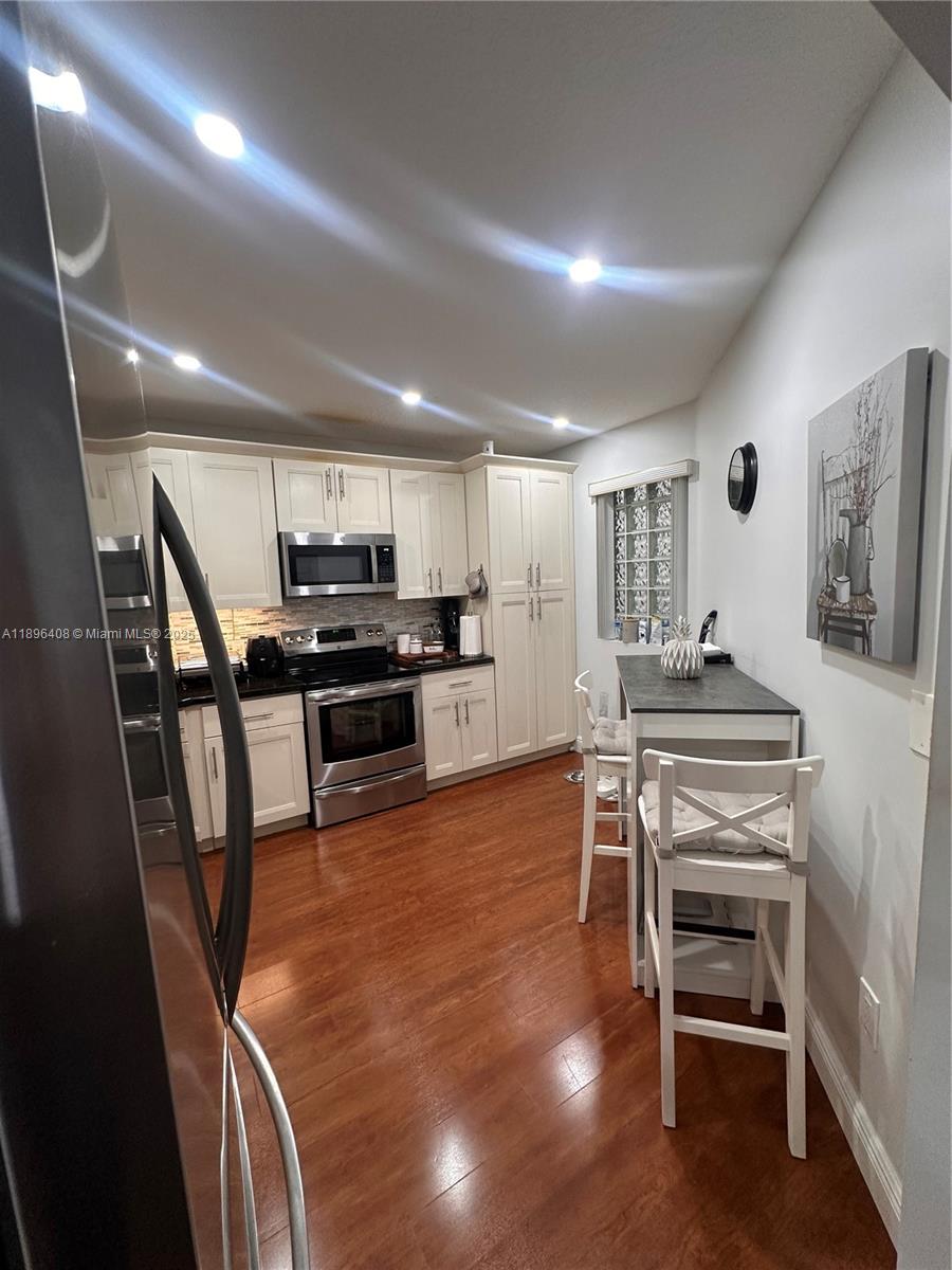 BAYPORT VILLAGE B CONDO - Residential