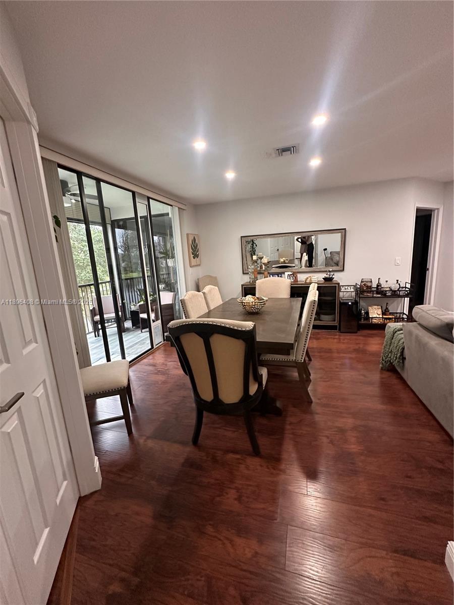 BAYPORT VILLAGE B CONDO - Residential