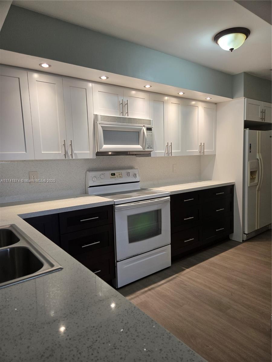 Rental Property at 18810 Nw 57 Ave 307, Hialeah, Miami-Dade County, Florida - Bedrooms: 1 
Bathrooms: 1  - $1,900 MO.