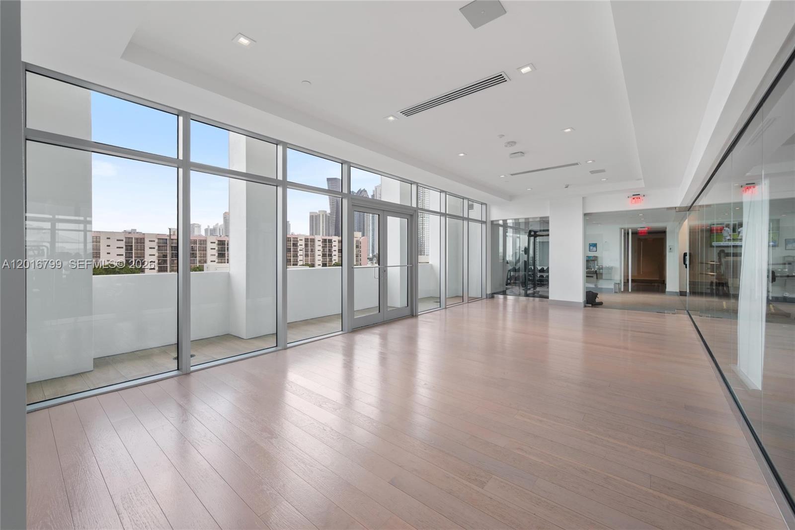 PARQUE TOWERS CONDO - Residential