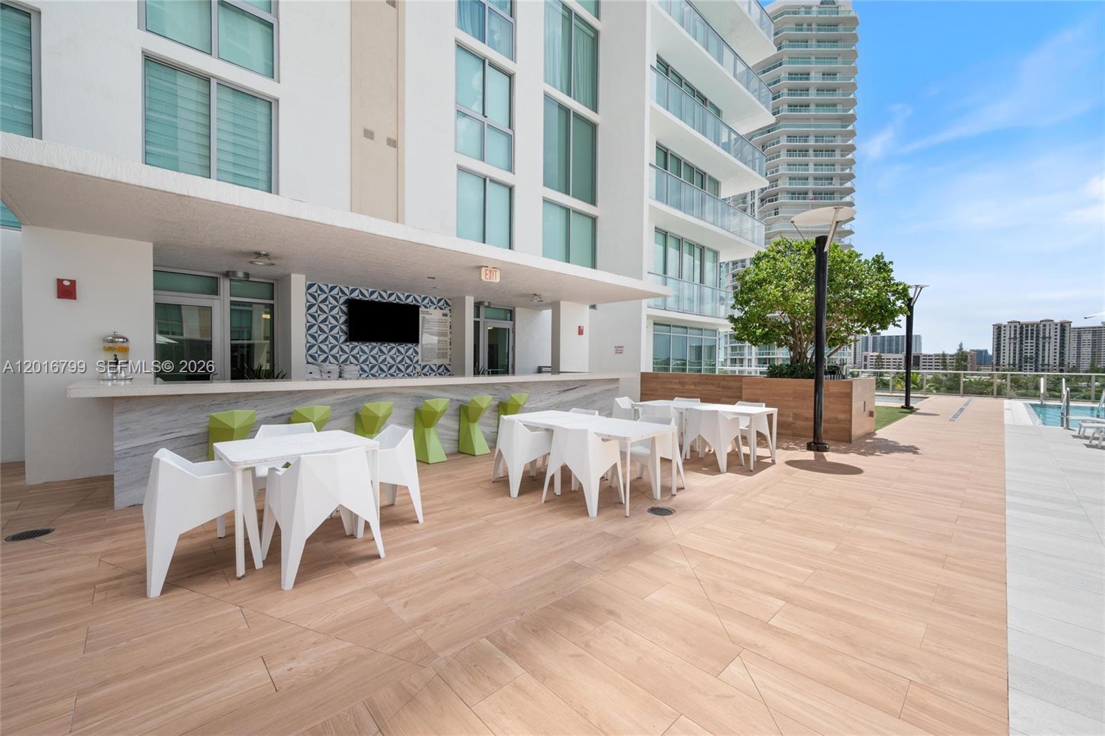 PARQUE TOWERS CONDO - Residential
