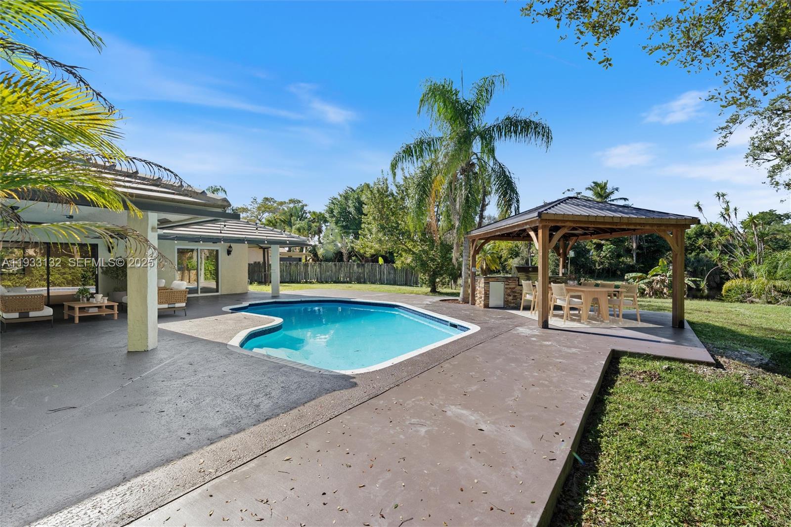 RAMBLEWOOD - Residential