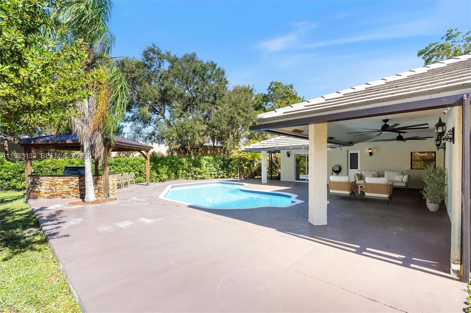 RAMBLEWOOD - Residential