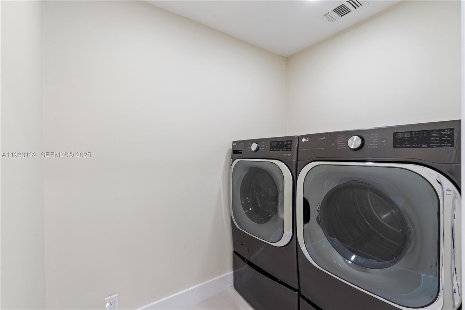 RAMBLEWOOD - Residential