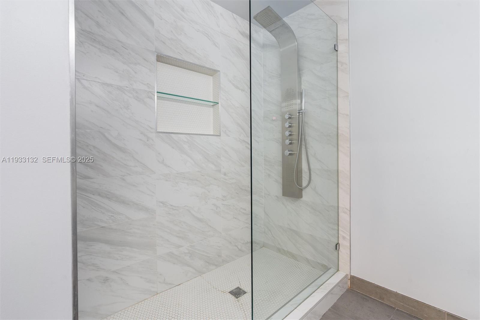 RAMBLEWOOD - Residential