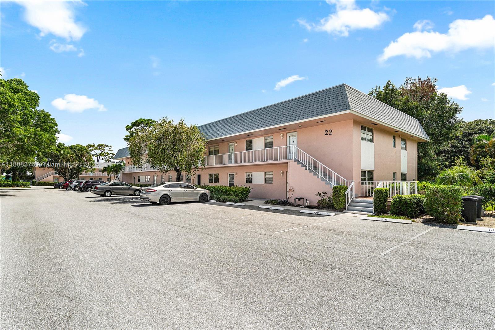 18081 SE Country Club Dr 22-216