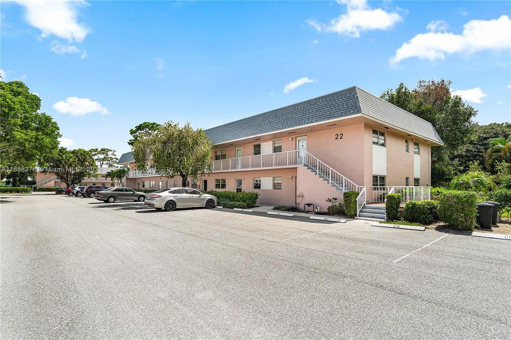 Photo of 18081 SE Country Club Dr #22-216, Jupiter, FL 33469 (MLS # A11888376)