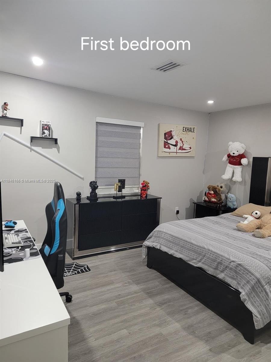 21 ST CENTURY HOMES 1ST S - Residential