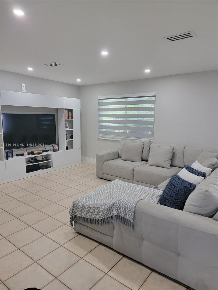 21 ST CENTURY HOMES 1ST S - Residential