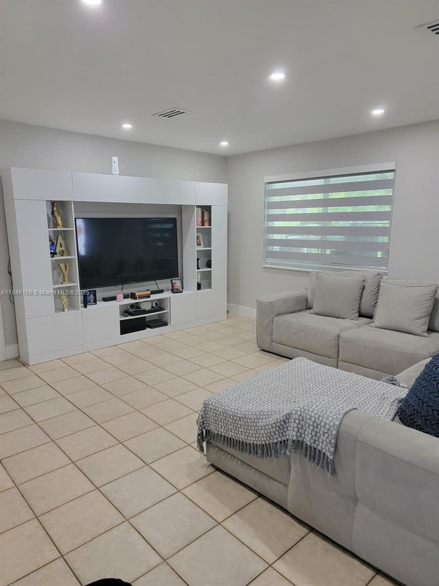 21 ST CENTURY HOMES 1ST S - Residential