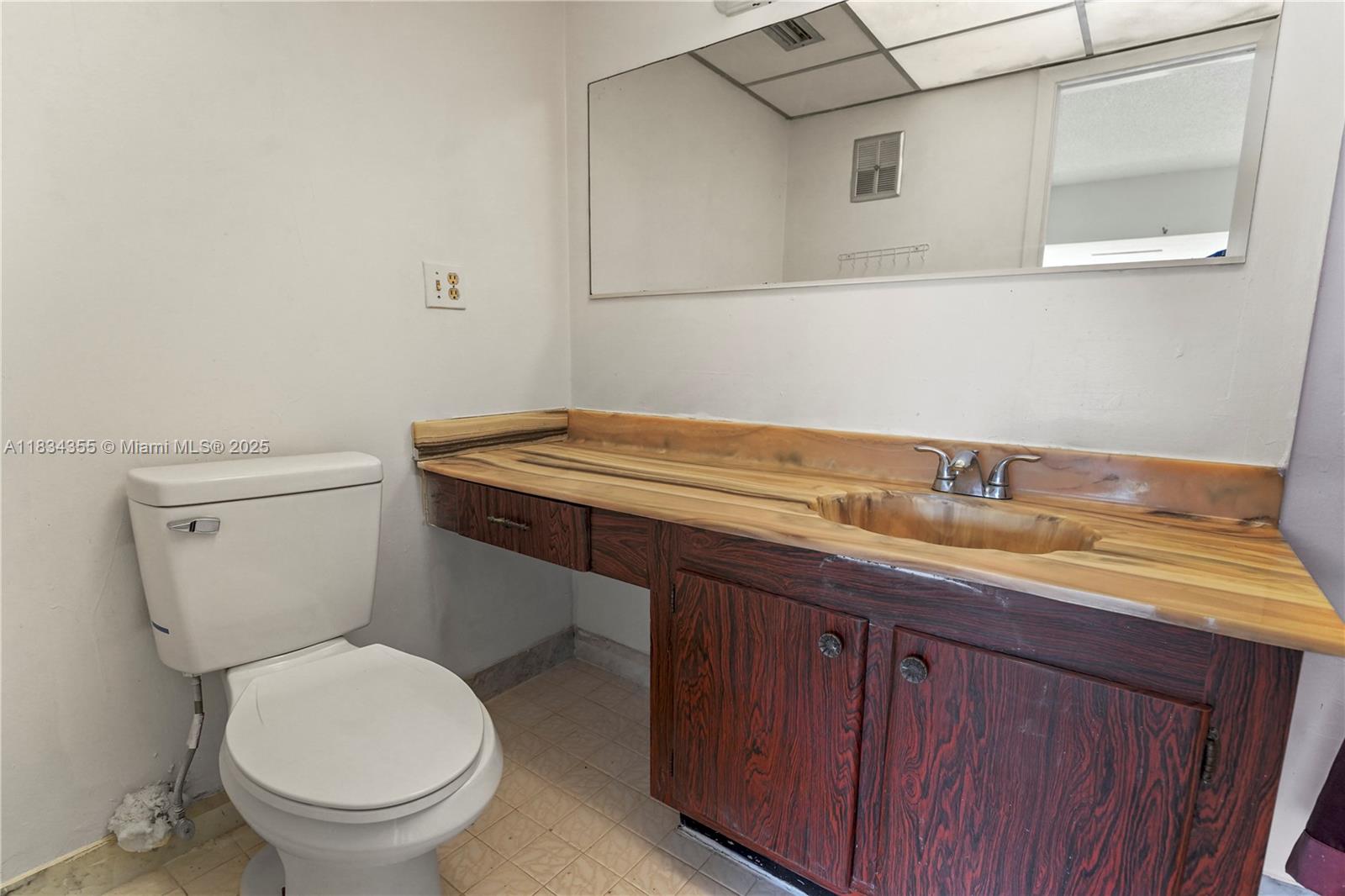 COURTS OF INVERRARY PHASE - Residential Lease