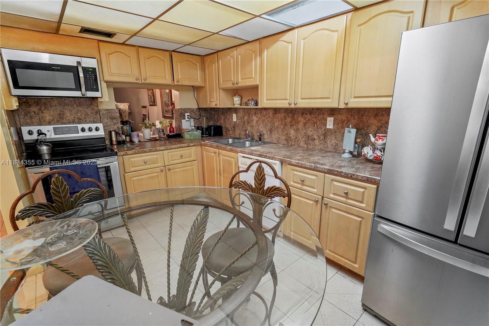 COURTS OF INVERRARY PHASE - Residential Lease