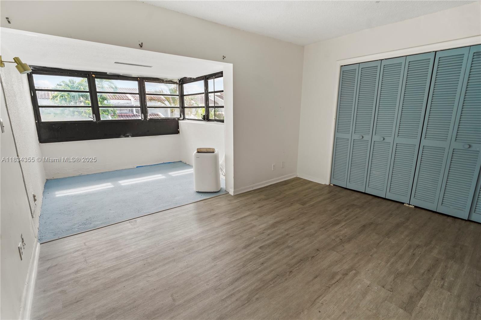 COURTS OF INVERRARY PHASE - Residential Lease