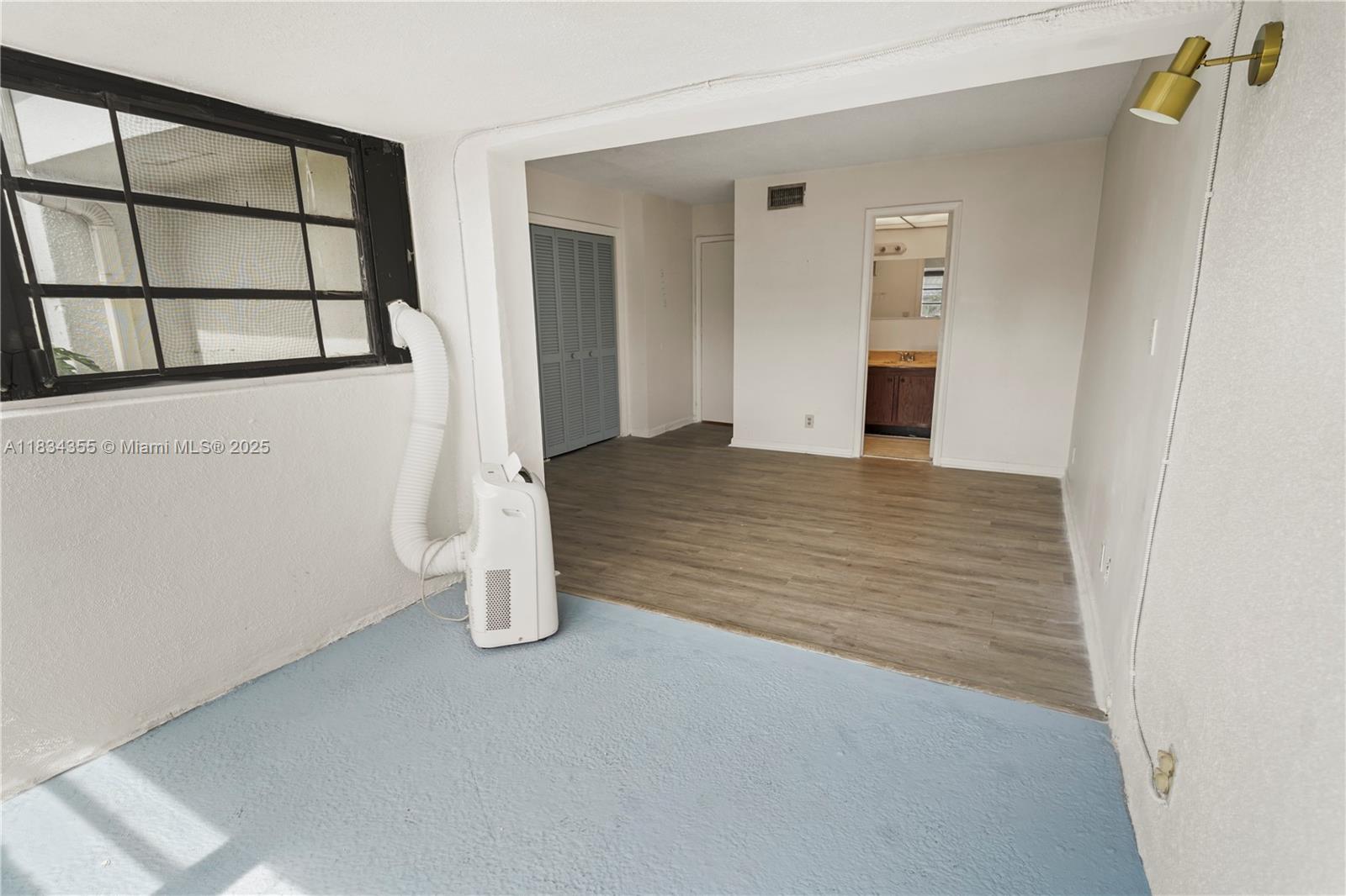 COURTS OF INVERRARY PHASE - Residential Lease