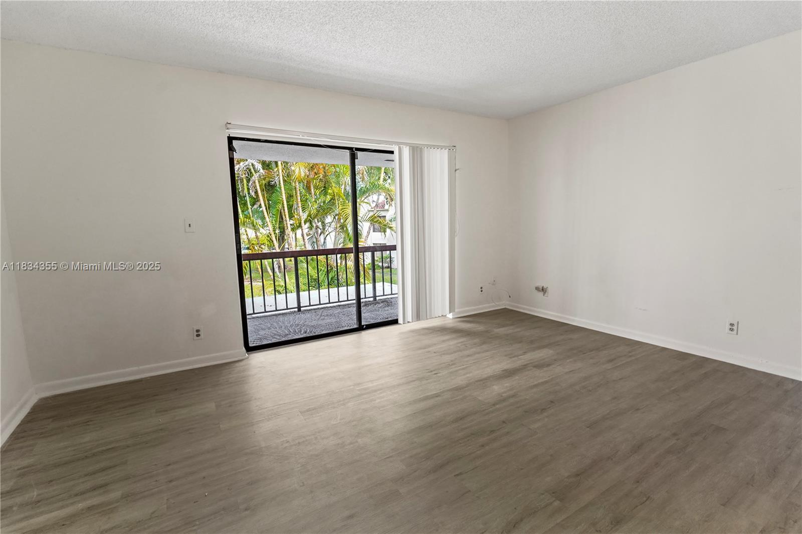 COURTS OF INVERRARY PHASE - Residential Lease