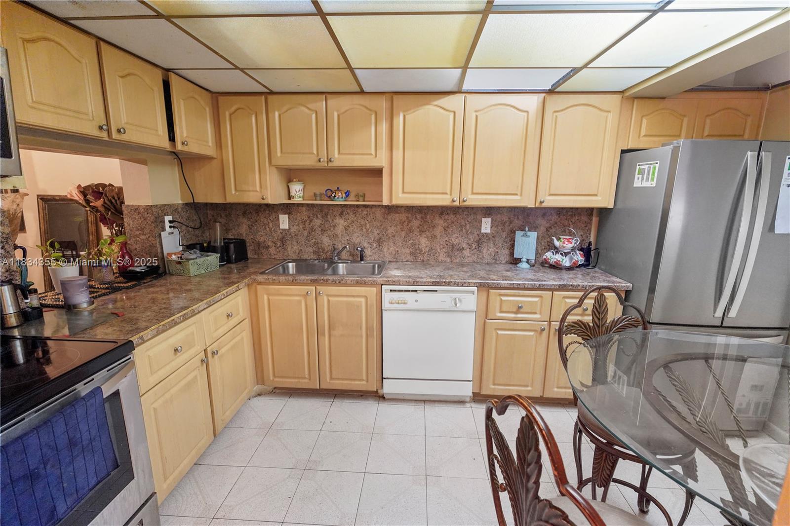 COURTS OF INVERRARY PHASE - Residential Lease