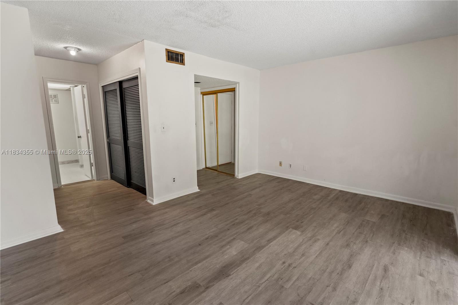 COURTS OF INVERRARY PHASE - Residential Lease