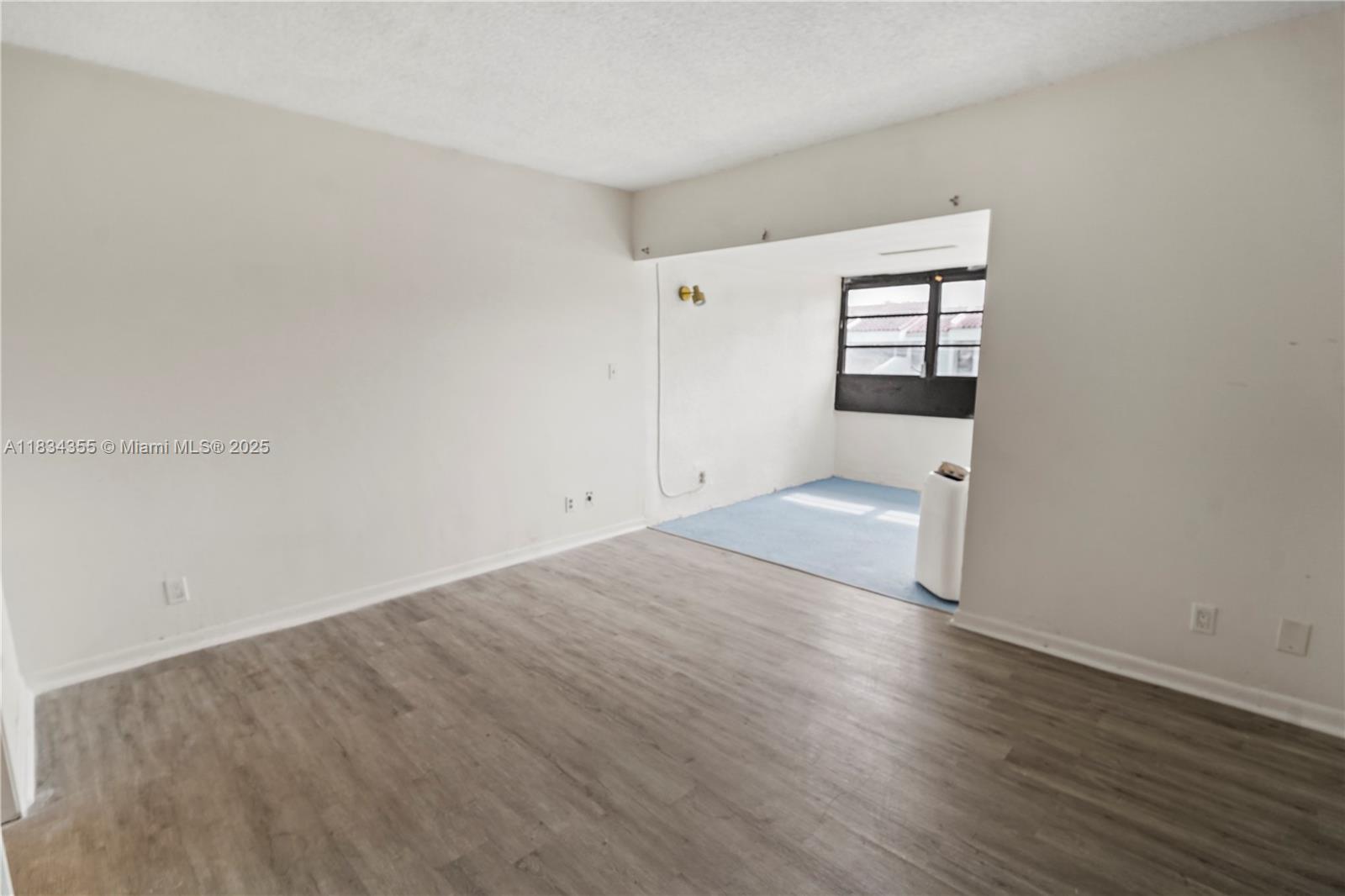 COURTS OF INVERRARY PHASE - Residential Lease