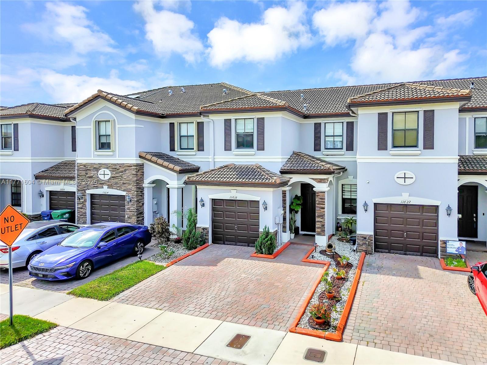 Property for Sale at 11618 Nw 87th Ln, Doral, Miami-Dade County, Florida - Bedrooms: 3 
Bathrooms: 3  - $658,971