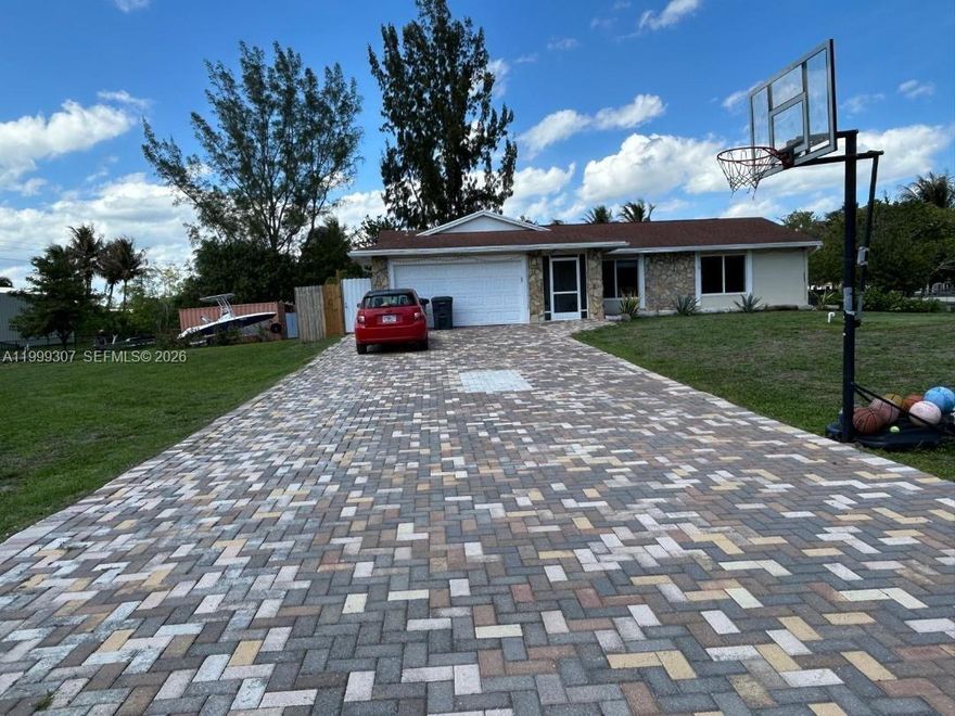 Great single-family home on a 1.25-acre corner lot, 2 car garage and a pool, property was remodeled not long ago offers ample spaces in and out plenty of space to park a boat or RV, Call today this won't last.