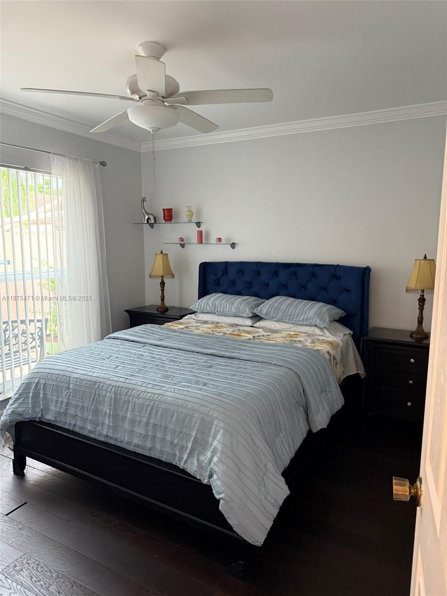 Beautiful fully furnished room for rent in Waterside Villas, Sunrise. Private room with its own bathroom. Rent includes water, sewer, electricity, and internet. Tenant will have access to shared kitchen, dining area, and washer/dryer. No HOA approval required. Conveniently located near Sawgrass Mills Mall, Broward Mall, major highways, and shopping. Single occupant only. One assigned parking