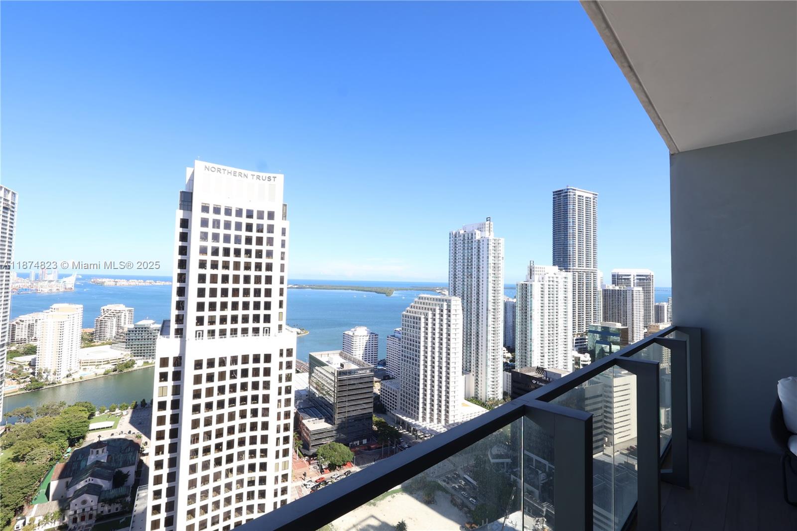 REACH CONDO - Residential