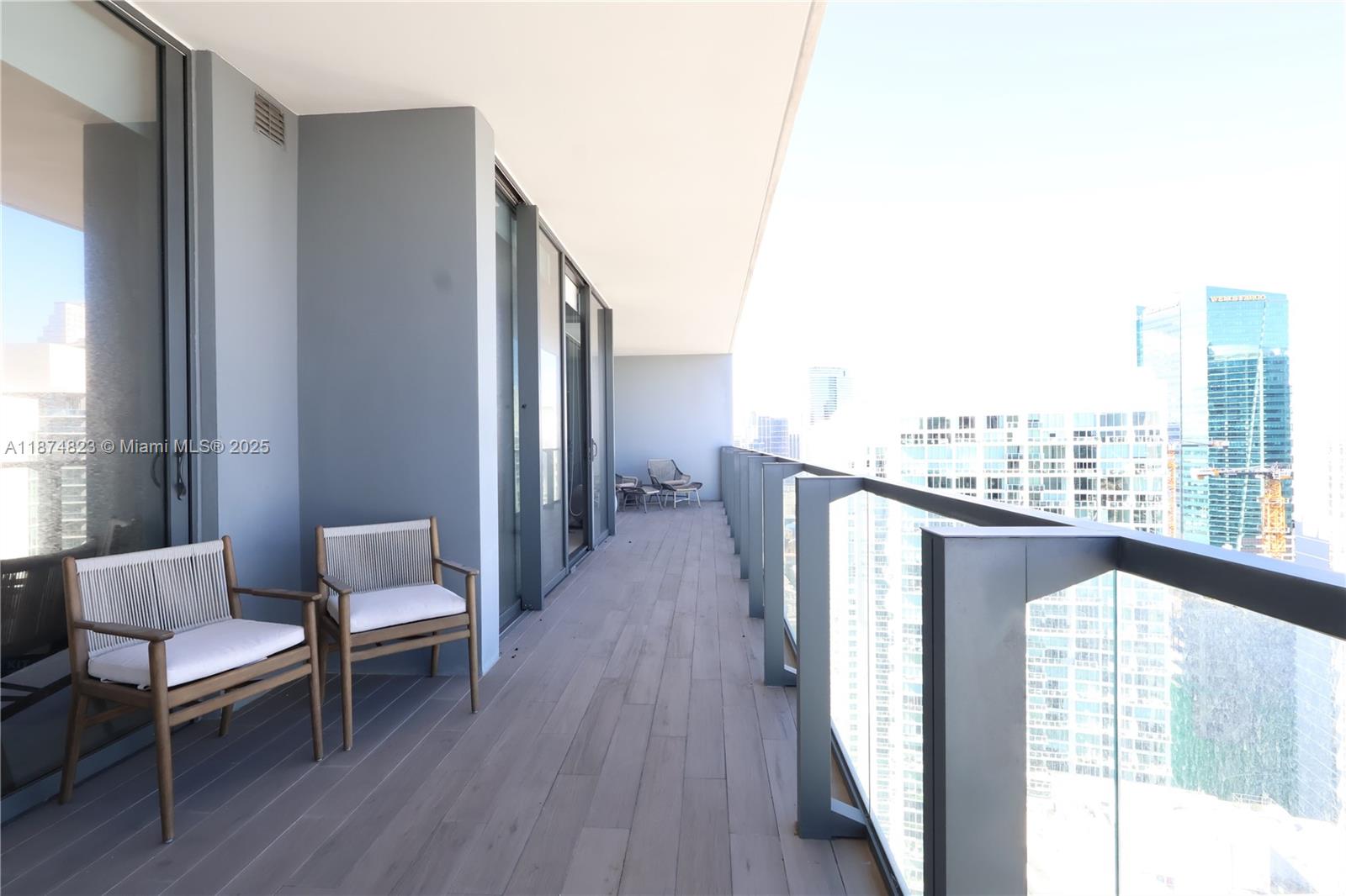 REACH CONDO - Residential