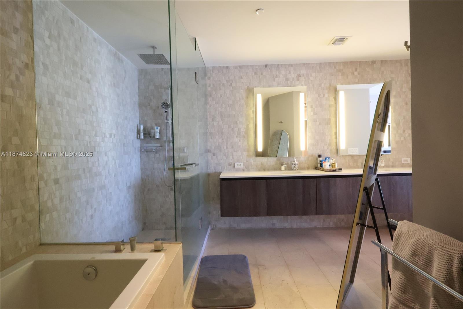 REACH CONDO - Residential