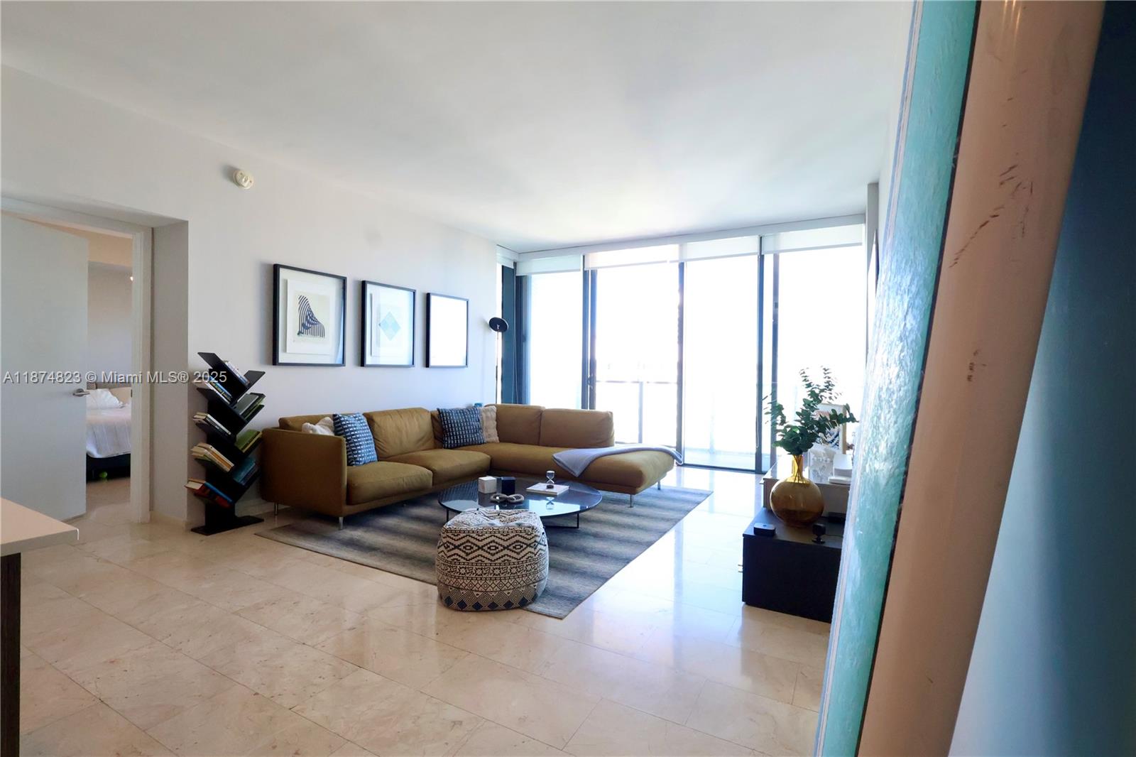 REACH CONDO - Residential