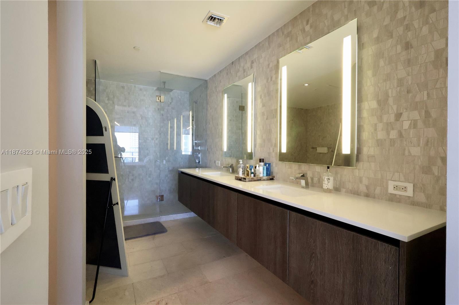 REACH CONDO - Residential