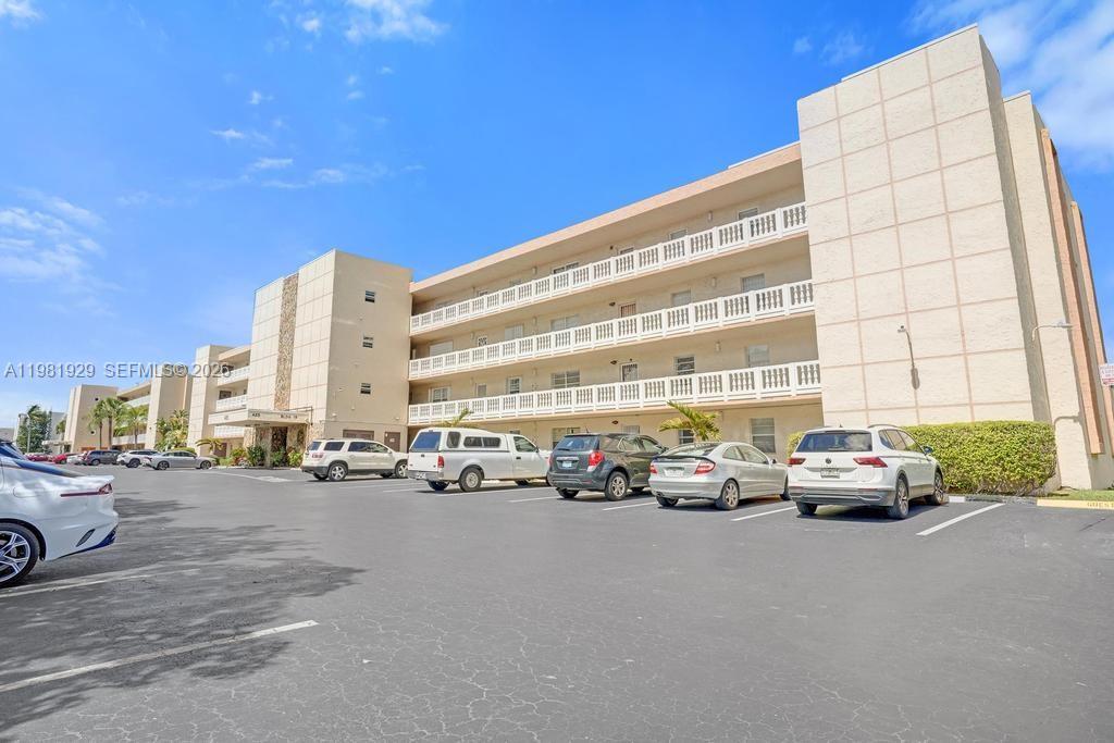 MEADOWBROOK LAKES CONDO - Residential