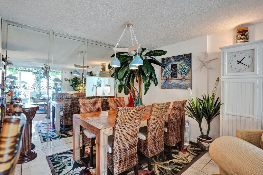 MEADOWBROOK LAKES CONDO - Residential