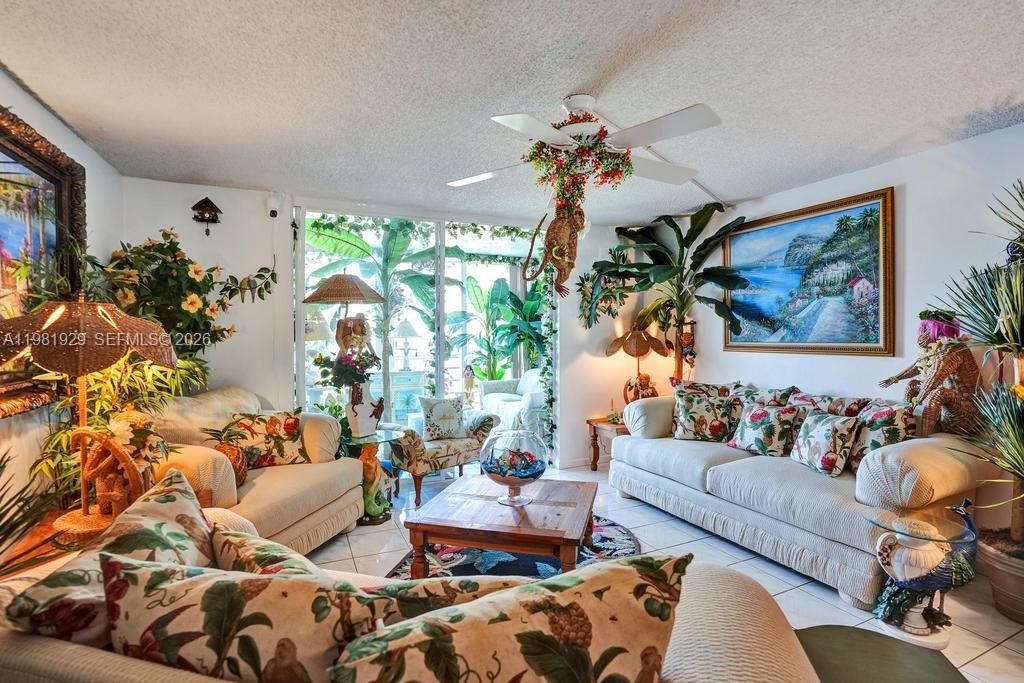 MEADOWBROOK LAKES CONDO - Residential