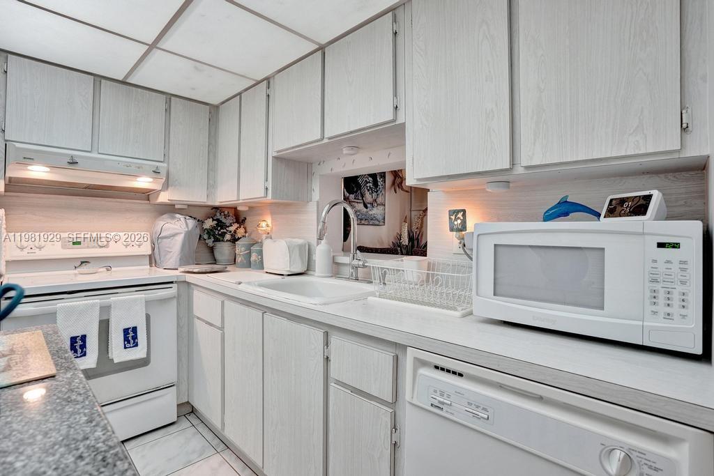 MEADOWBROOK LAKES CONDO - Residential