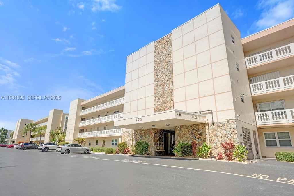 MEADOWBROOK LAKES CONDO - Residential