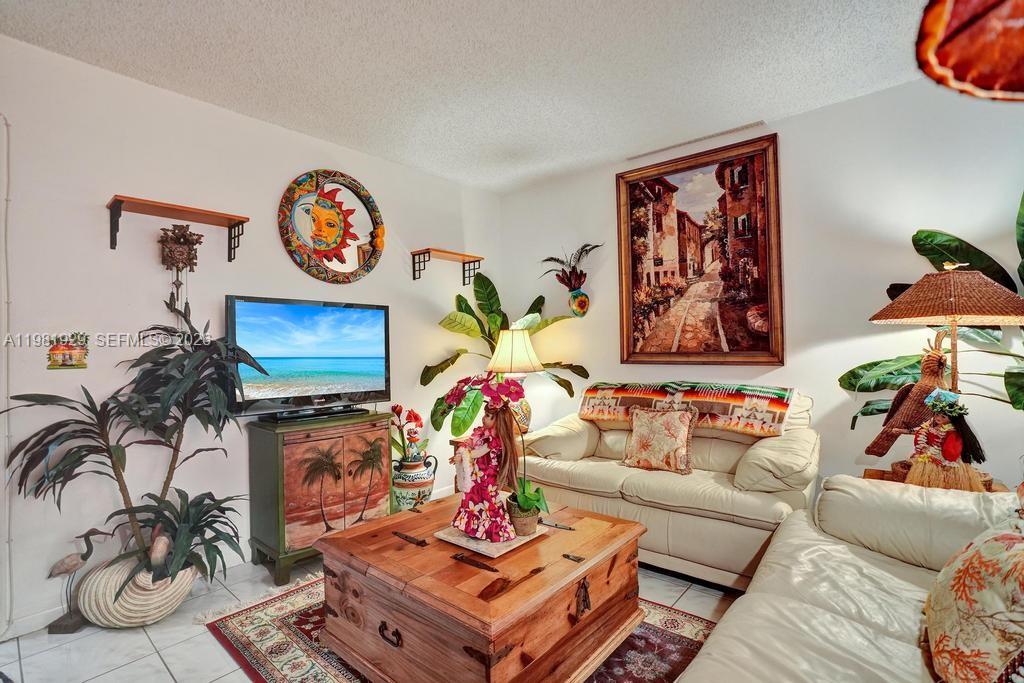 MEADOWBROOK LAKES CONDO - Residential