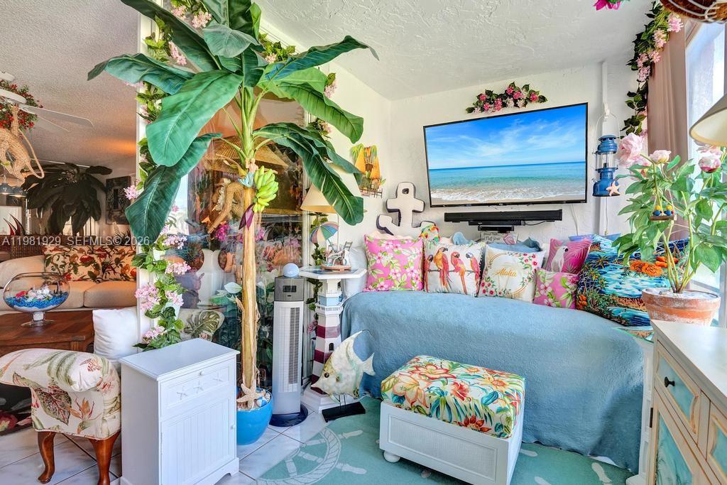 MEADOWBROOK LAKES CONDO - Residential