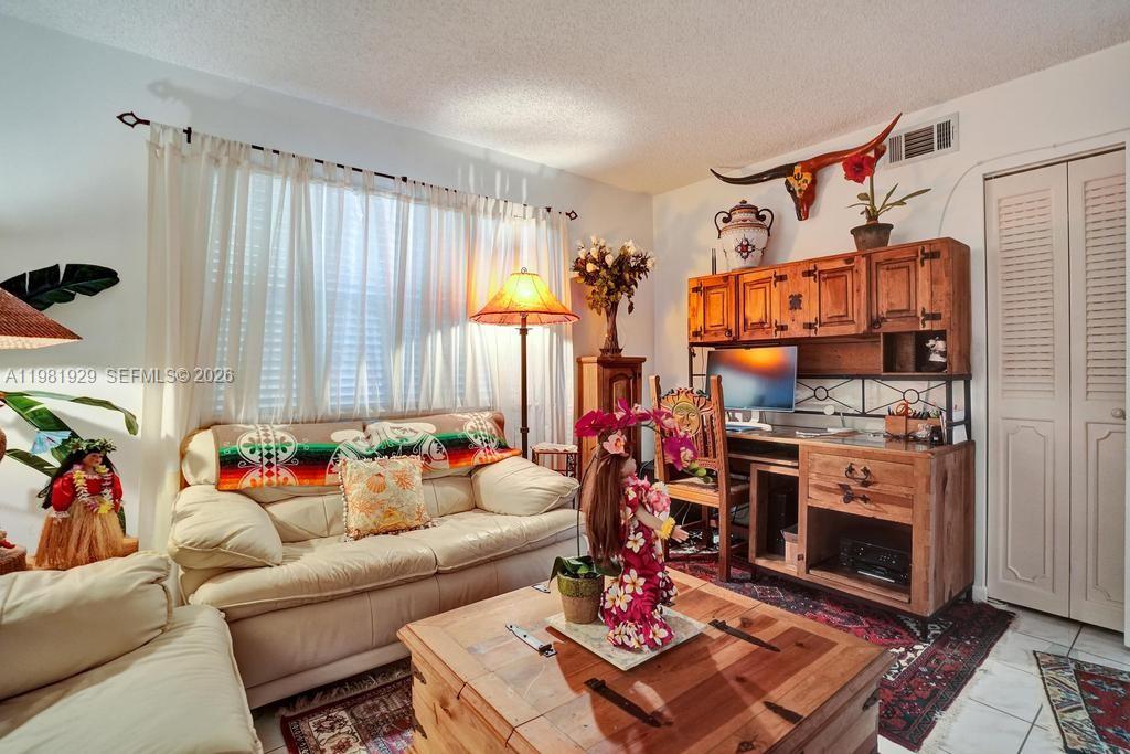 MEADOWBROOK LAKES CONDO - Residential