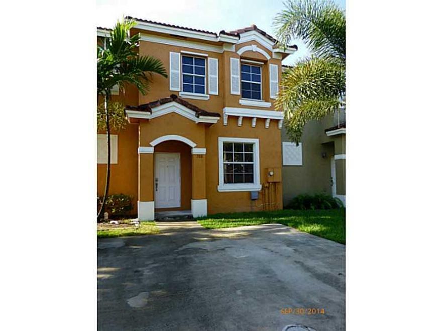 Beautiful Mediterranean style town home in Casa Del Sur Community. Ammenities: Gated community and pool area.