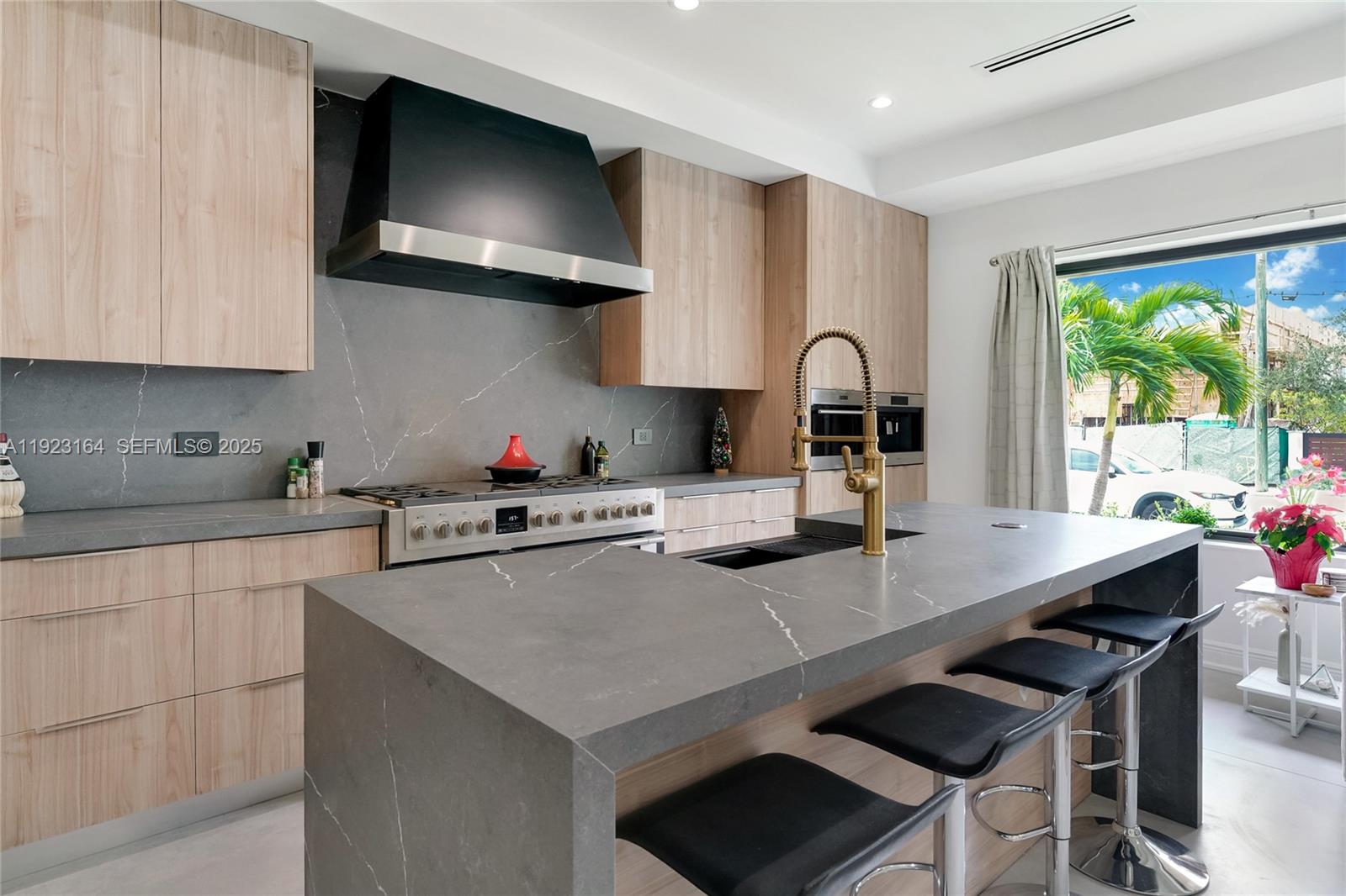 TREASURE ISLAND - Residential