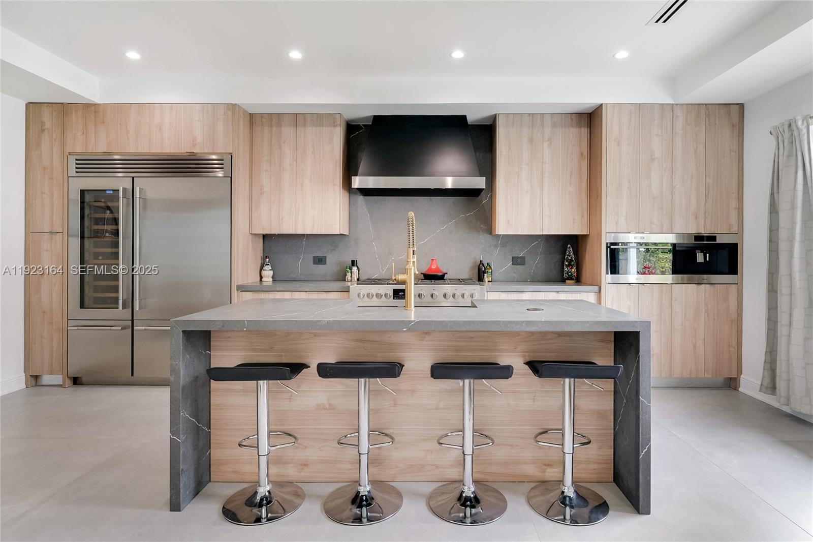 TREASURE ISLAND - Residential