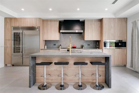 7553 W Treasure Dr North Bay Village FL 33141