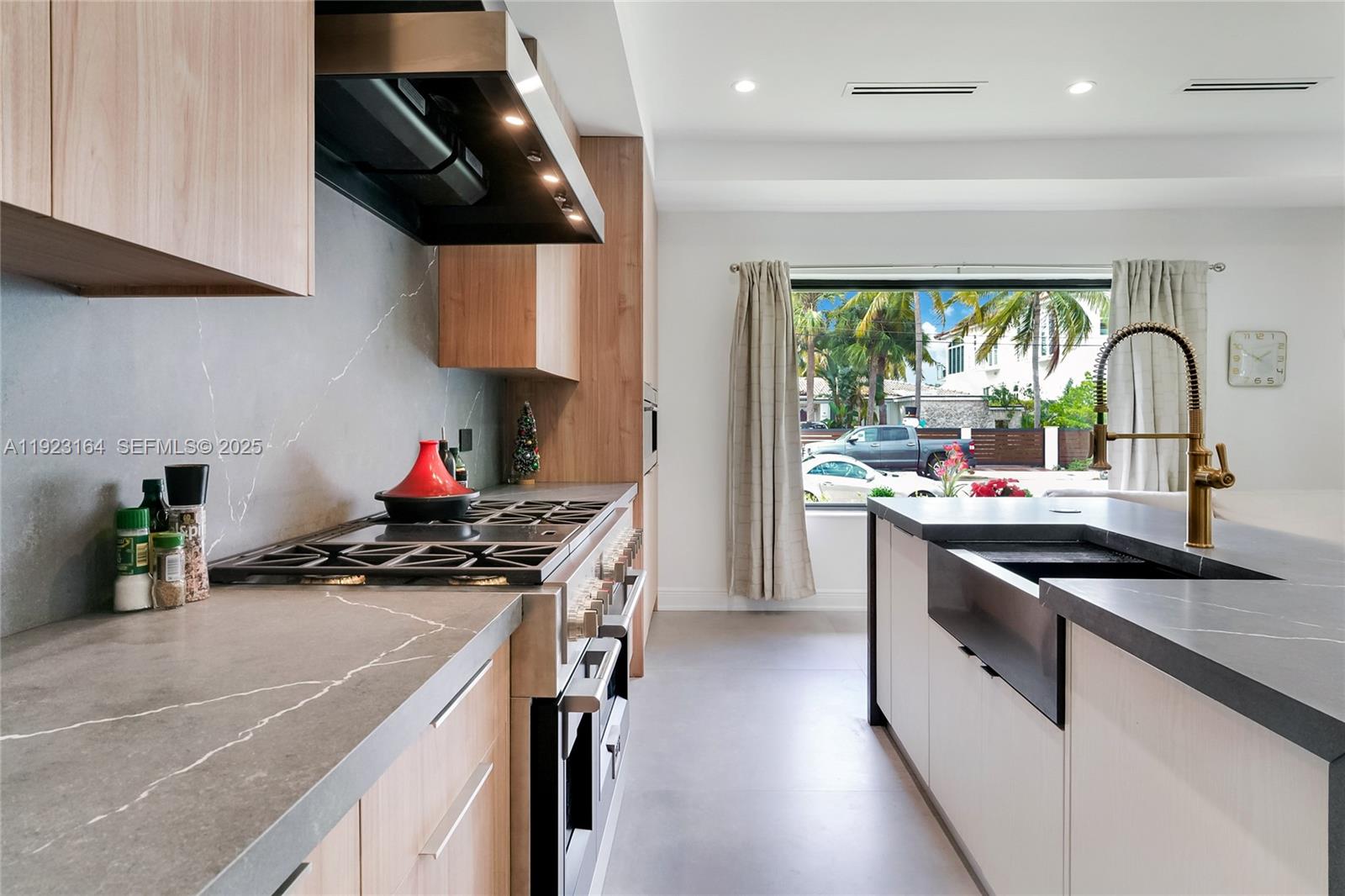 TREASURE ISLAND - Residential