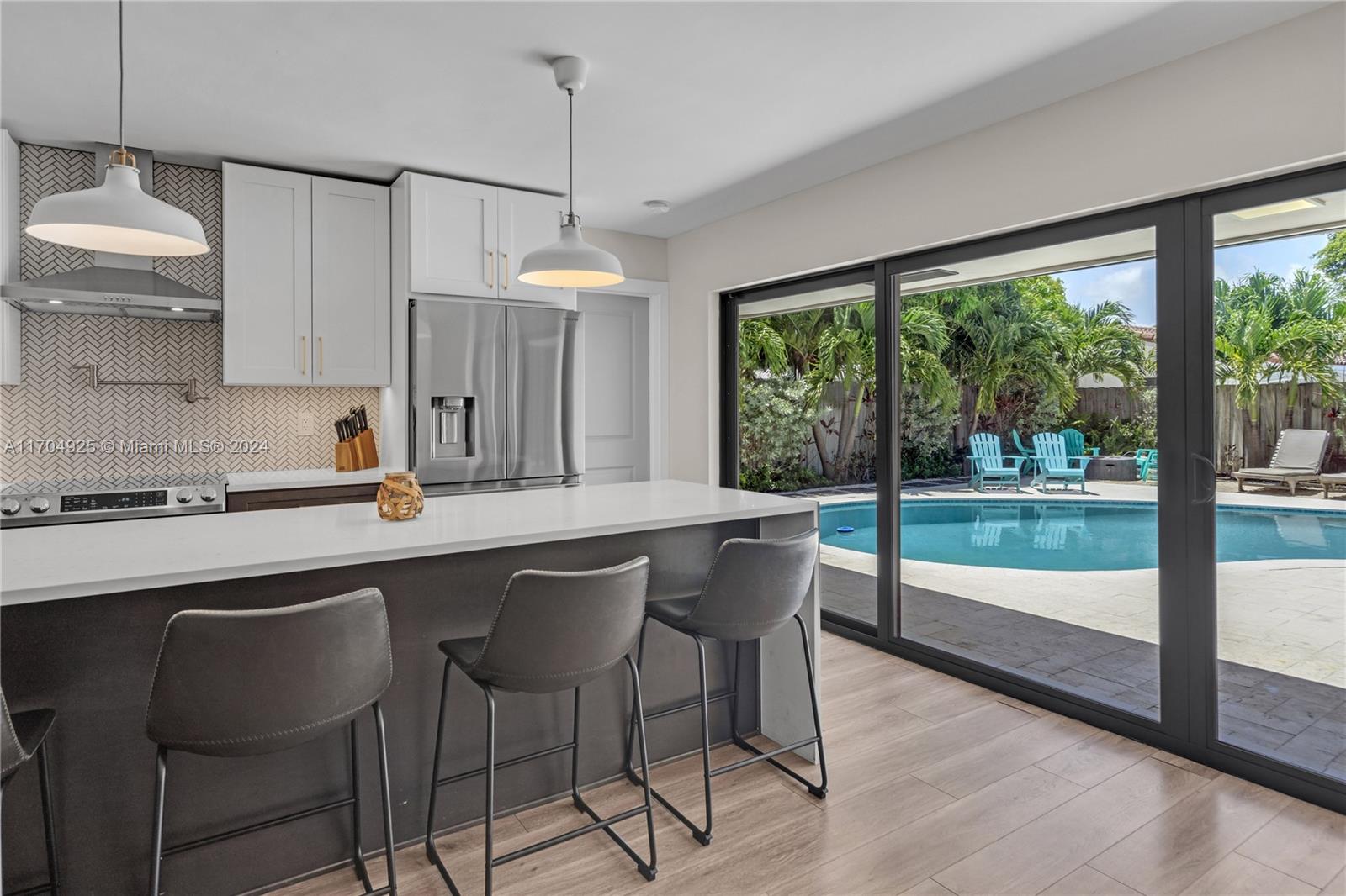 IMPERIAL POINT 1 SEC - Residential