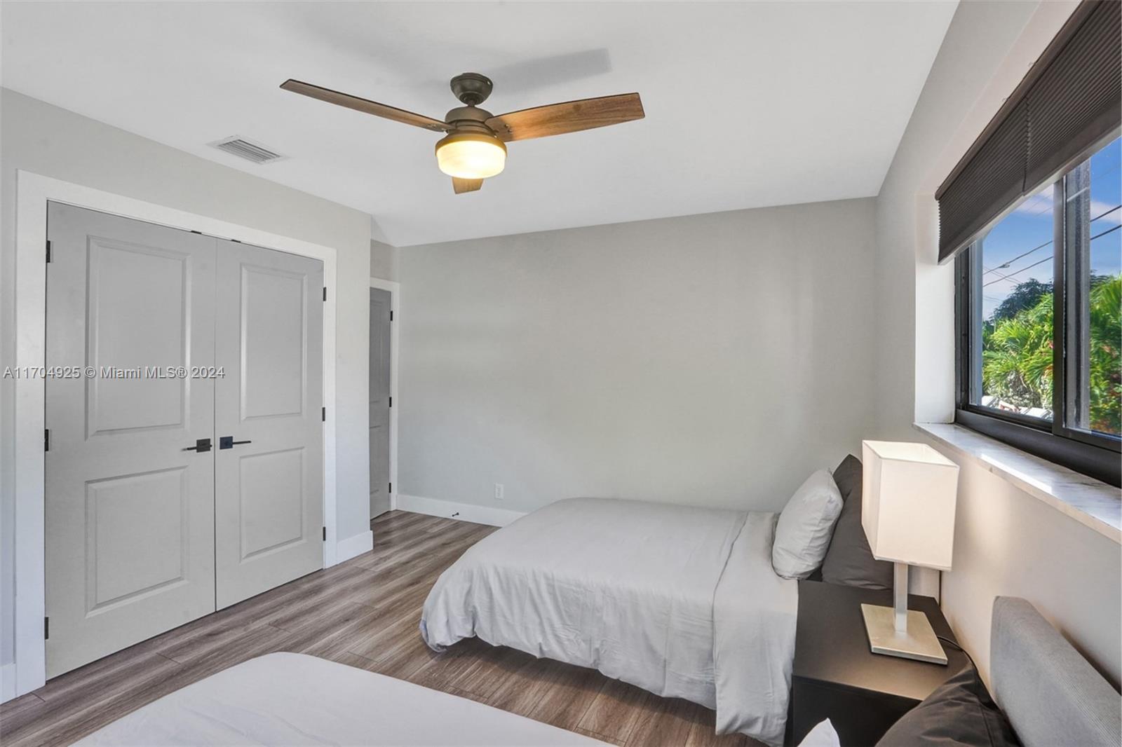 IMPERIAL POINT 1 SEC - Residential