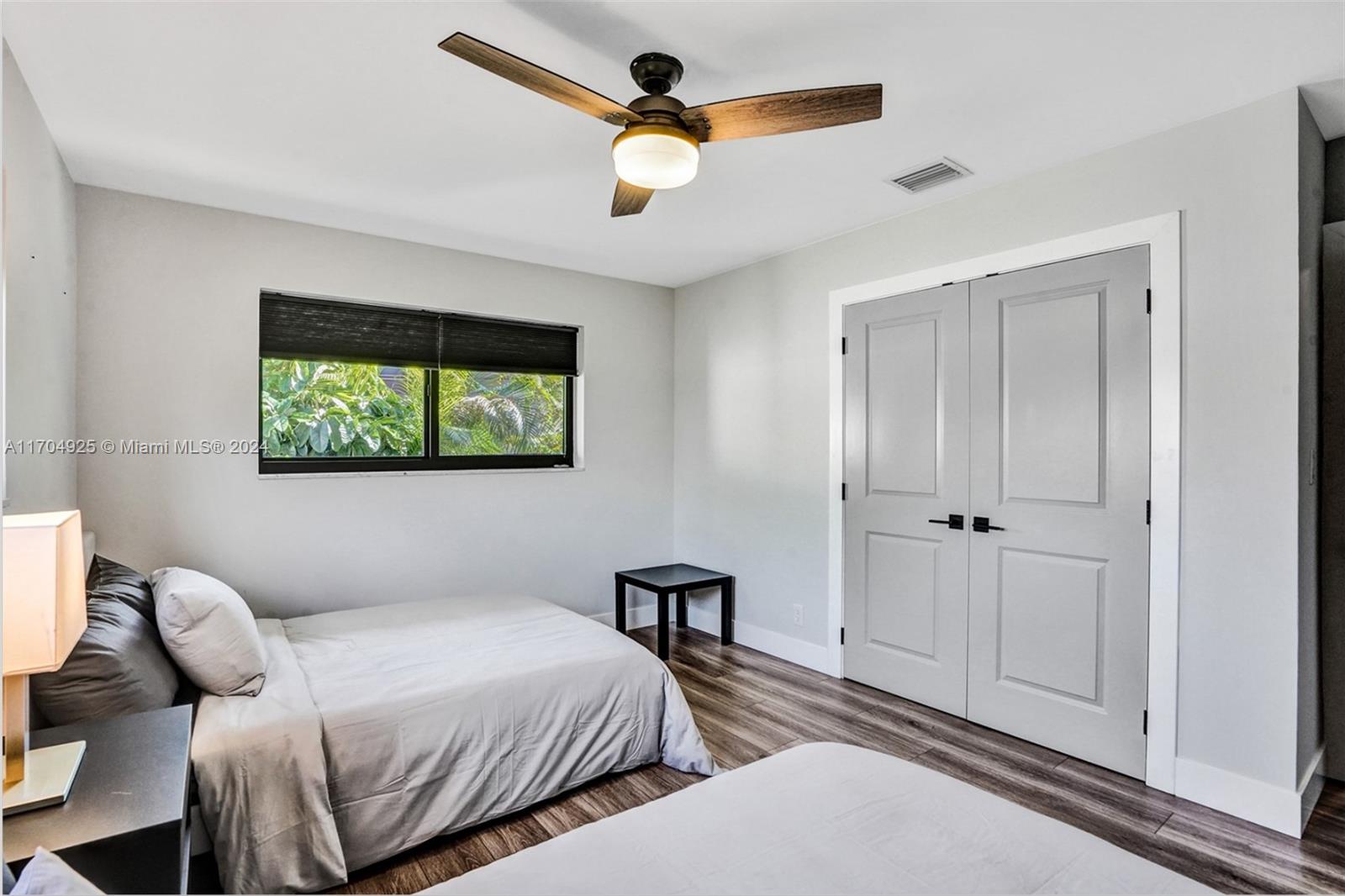 IMPERIAL POINT 1 SEC - Residential