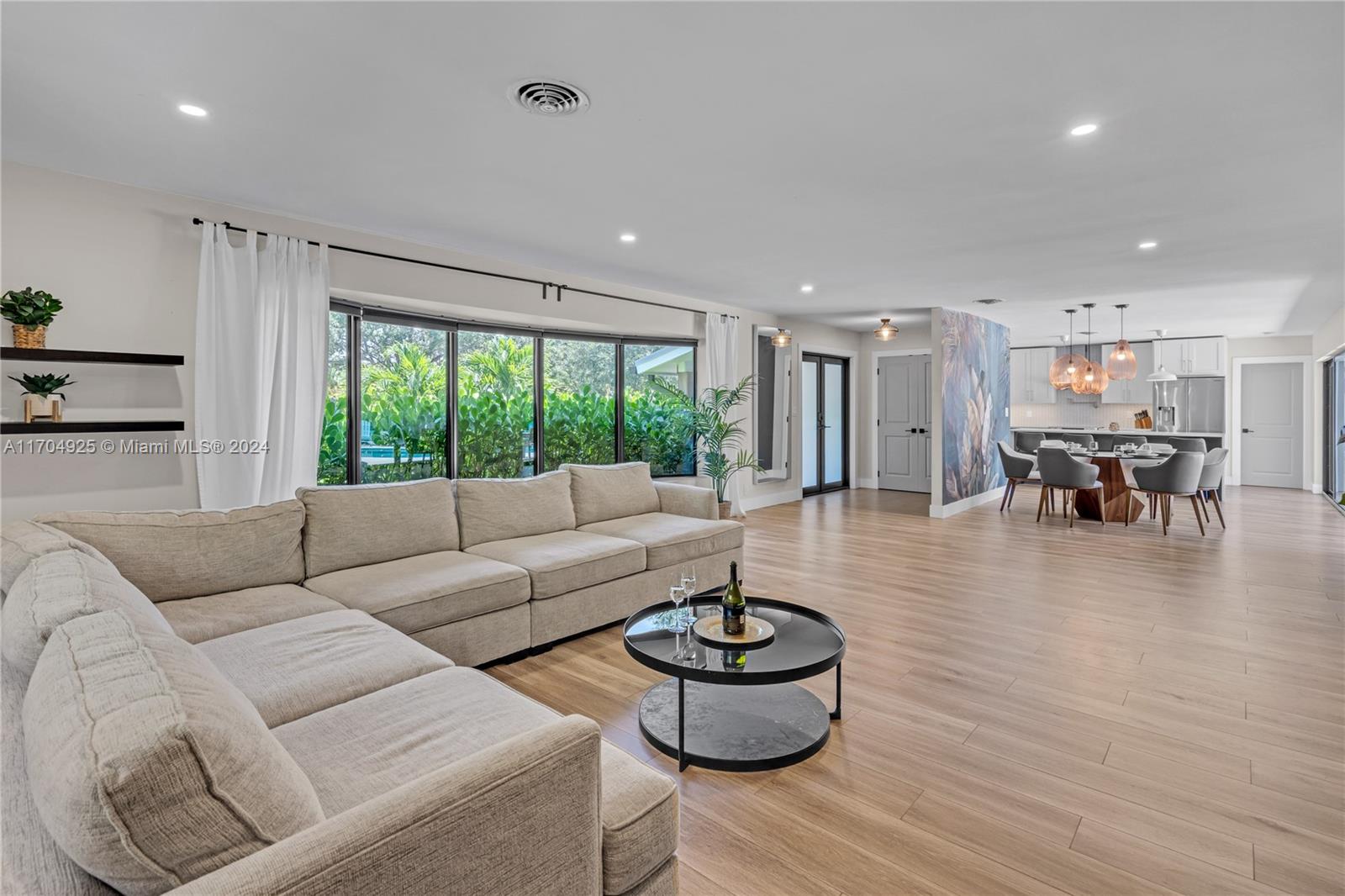IMPERIAL POINT 1 SEC - Residential