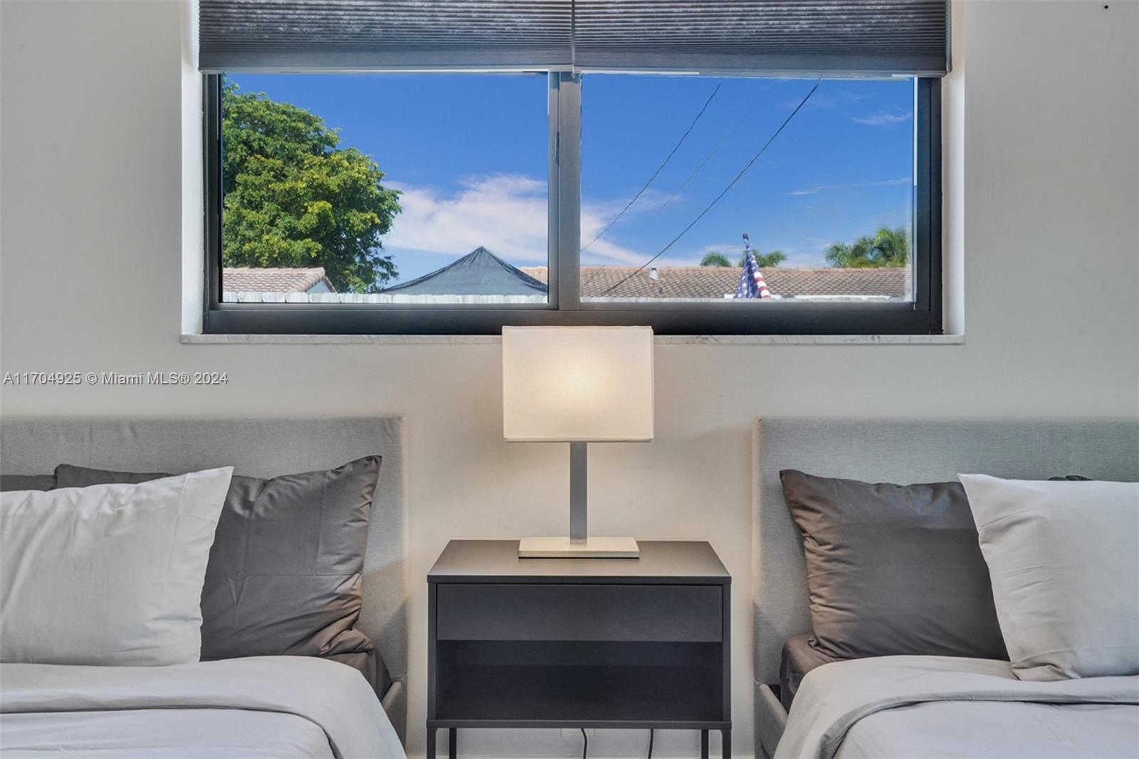IMPERIAL POINT 1 SEC - Residential