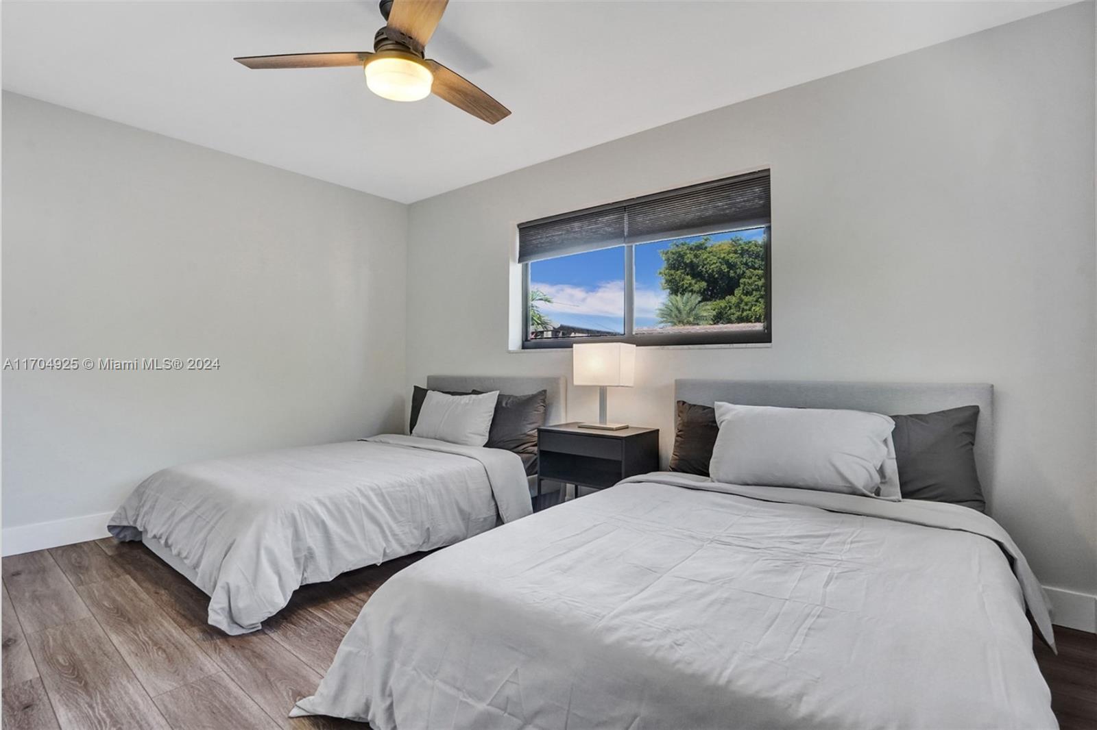 IMPERIAL POINT 1 SEC - Residential