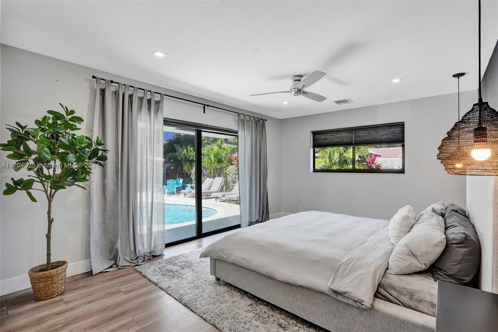 IMPERIAL POINT 1 SEC - Residential